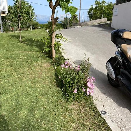 Cosy Apartment With Sea View Close To The Beach Никиана Екстериор снимка